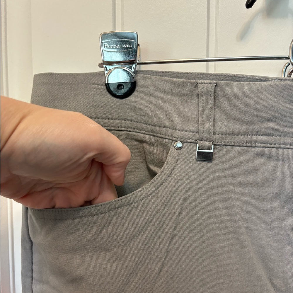JM Collection Elegant Gray Trousers. Size 14. Elastic waist with belt loops. - Picture 5 of 10